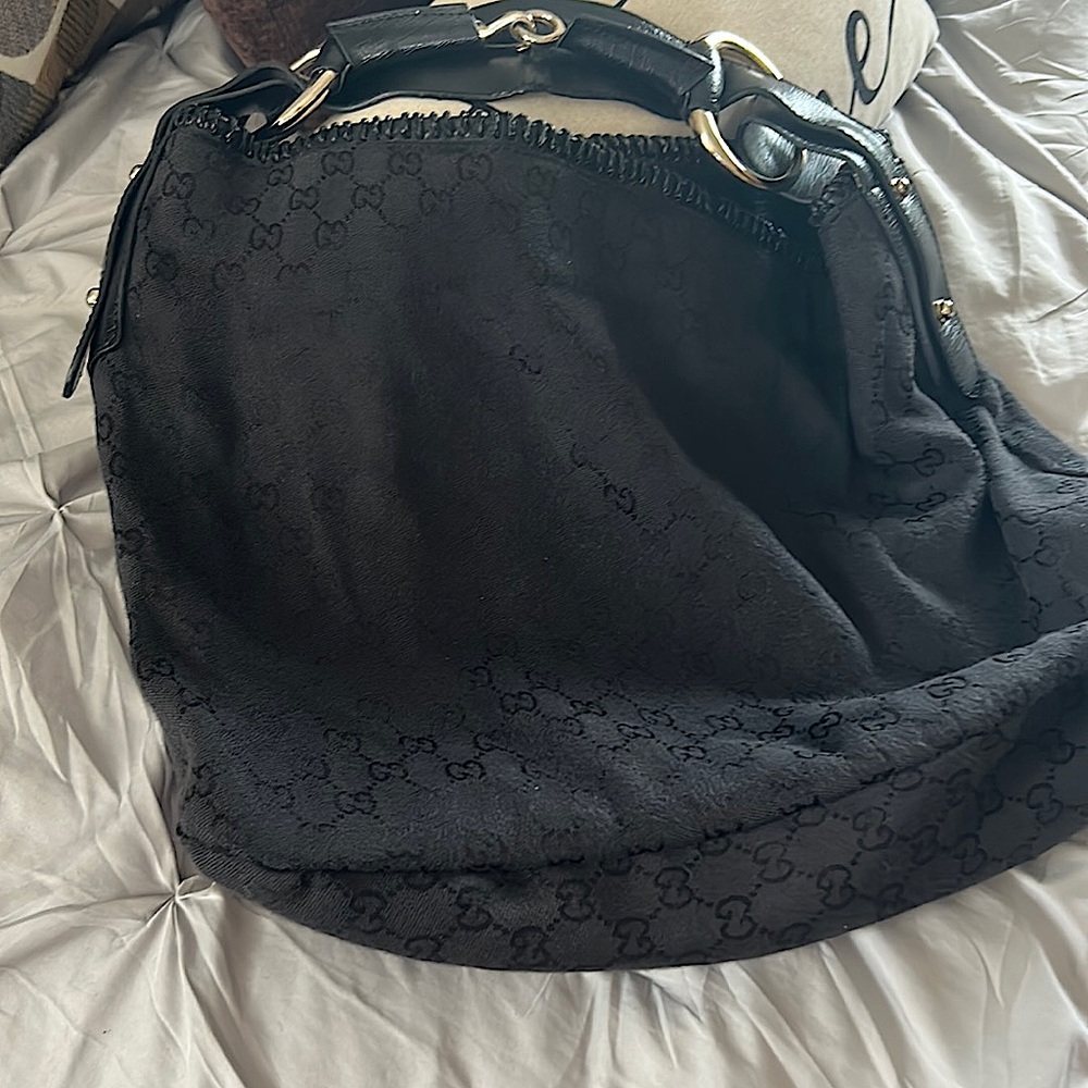 Gucci Horse buckle Hobo Bag ..very good condition. Be trend! Be stylish!